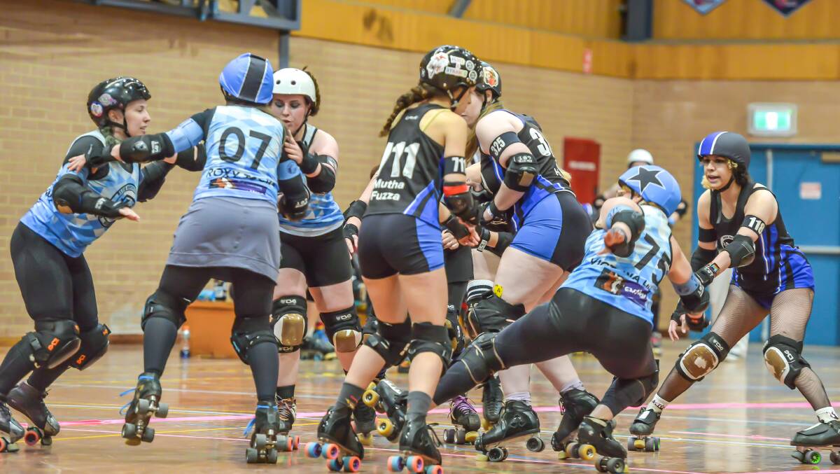 Blue Mountains Roller Derby League 107 vs Inner West Roller Derby League 207
It was a tough match up, with teams neck and neck throughout the first half. Second half saw Inner West pull away, taking the win. 