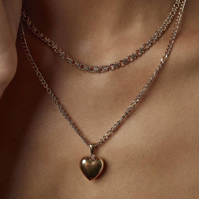'Rose heart necklace'. Picture by Arms of Eve. 