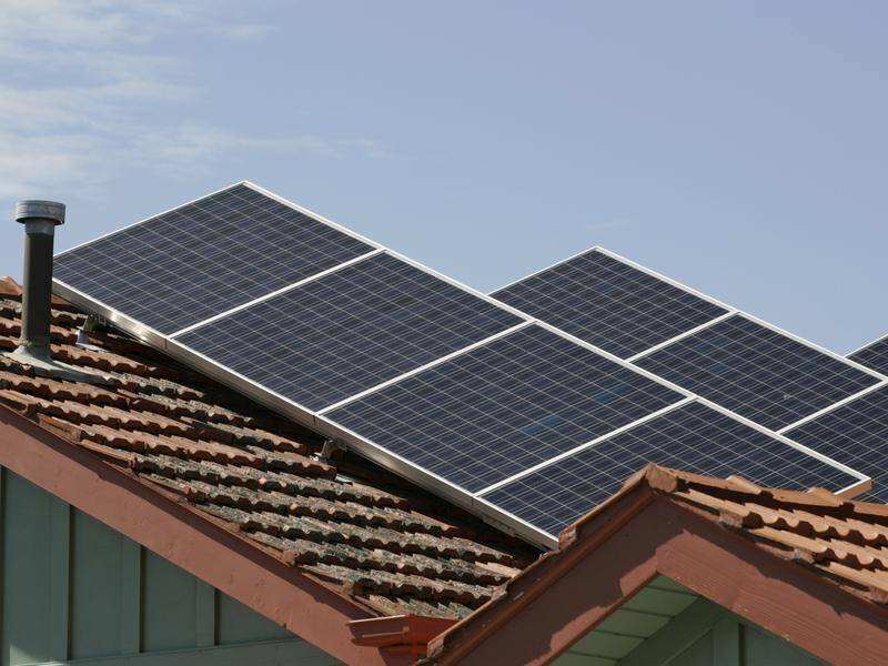 A study shows millions more Aussies could save $1300 per year on energy bills with a solar rollout. (Raoul Wegat/AAP PHOTOS)