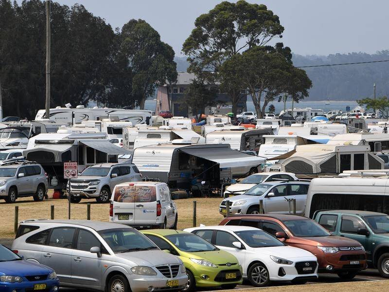 Hundreds have evacuated to the Hanging Rock Sports Club in Batemans Bay.