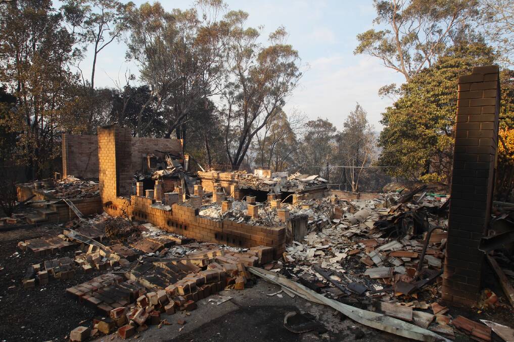 The aftermath of the October bushfires in Buena Vista Rd, Winmalee. Photo: Dallas Kilponen.