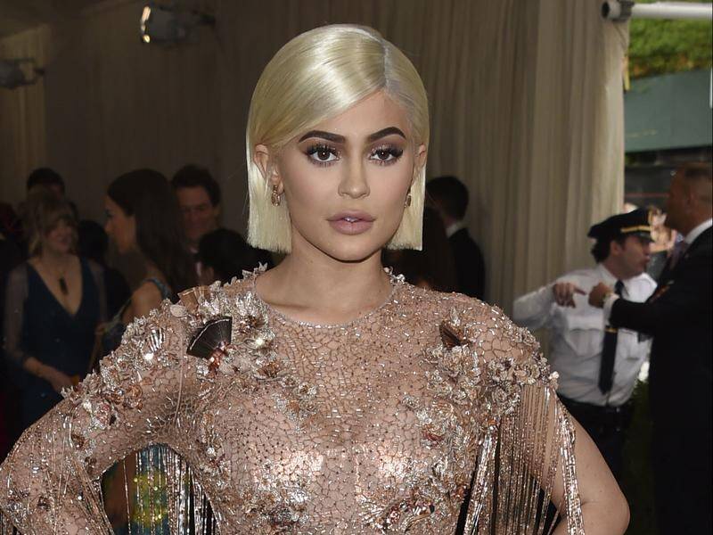 Kylie Jenner later tweeted that she still loves the Snapchat app.
