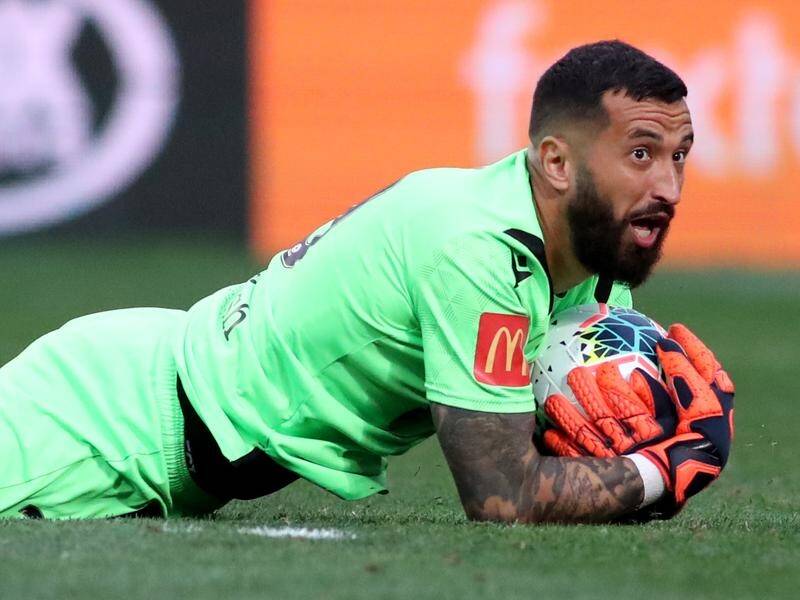 Goalkeeper Paul Izzo has left Adelaide United to team up with Tony Popovic in Greece.