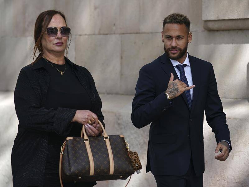 Neymar leaves court in Spain with his mother and fellow defendant Nadine Goncalves da Silva Santos. (AP PHOTO)