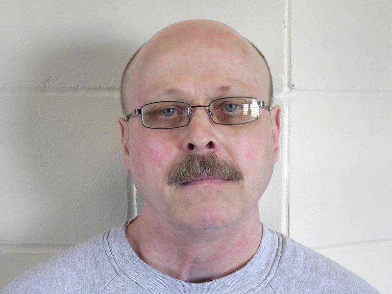 US man Carey Dean Moore has been given a lethal injection in Nebraska's first execution since 1997.