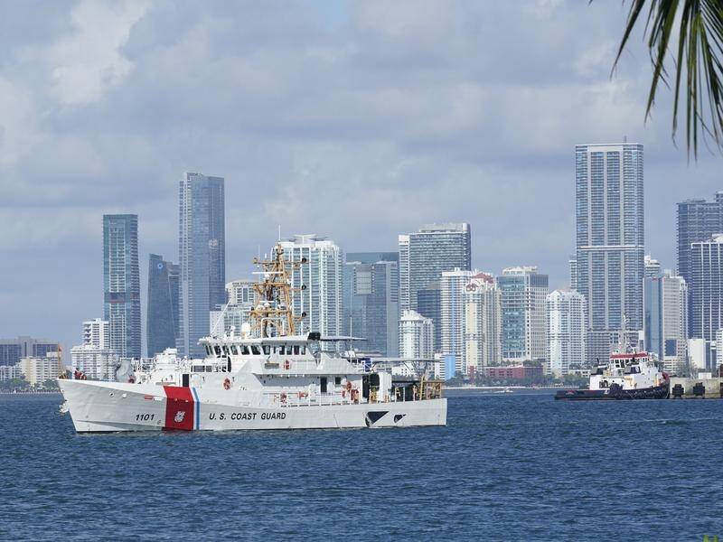 The US Coast Guard has called off the search for survivors after a boat capsized off Florida.