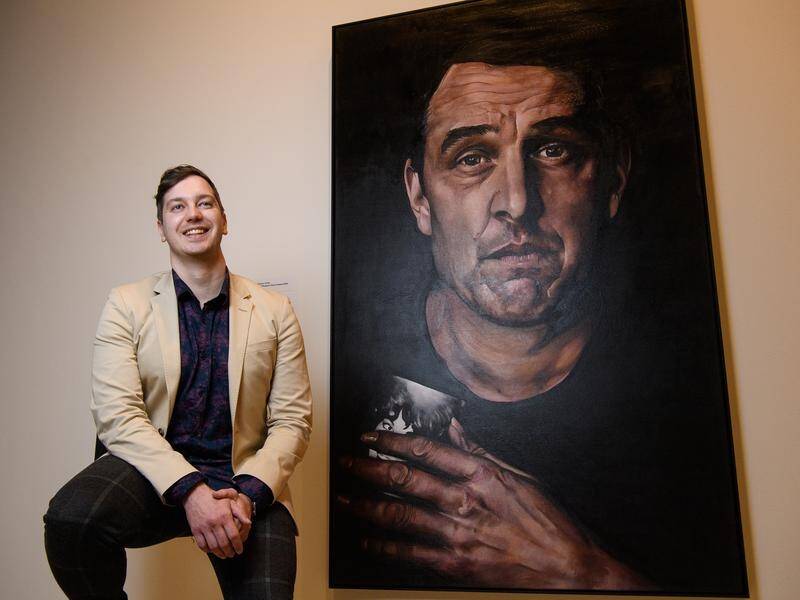 Jeremy Eden has won the Archibald Prize People's Choice Award with a portrait of Samuel Johnson. (Bianca De Marchi/AAP PHOTOS)