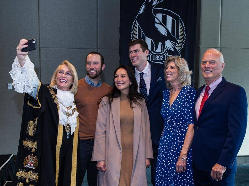 Magpie Mason Cox (c) has become an Australian citizen eight years after arriving in the country.