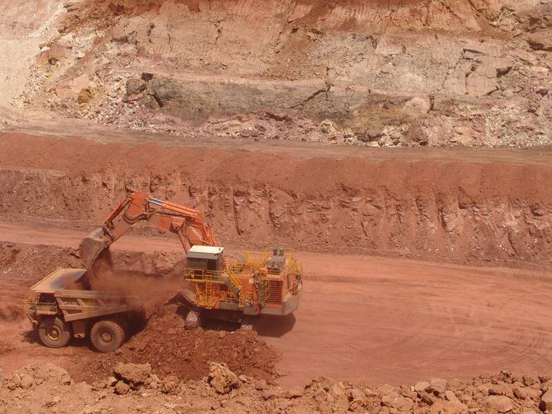 The Minerals council is warning of further slippage risk, after a man died at an NT manganese mine .