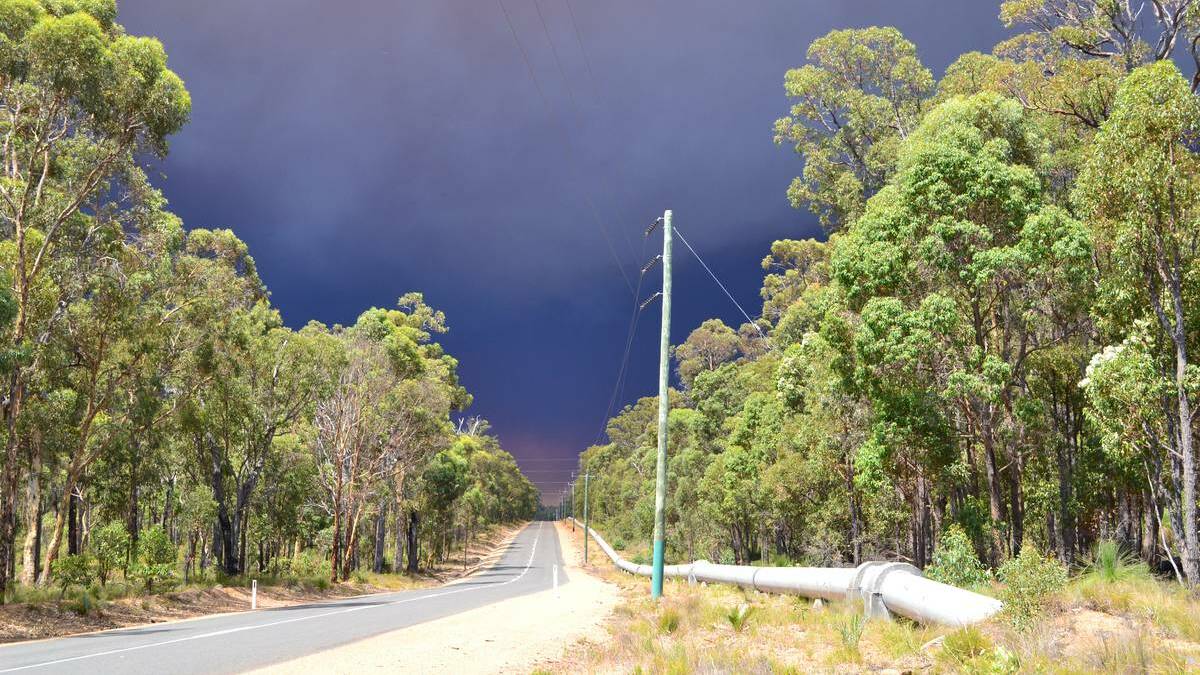 View of the Boddington bushfire from Collie-Williams road.