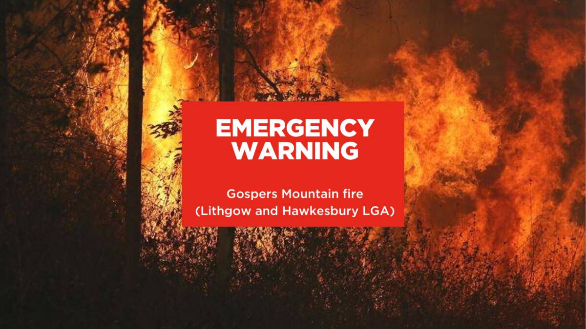 Emergency warning with Gospers Mountain blaze 'travelling quickly'