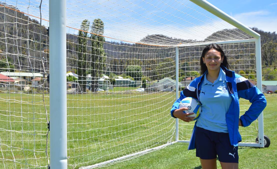 LOVE OF THE GAME: 13 year-old Isabella Preston is working her way up in the football world. Picture: Alanna Tomazin.