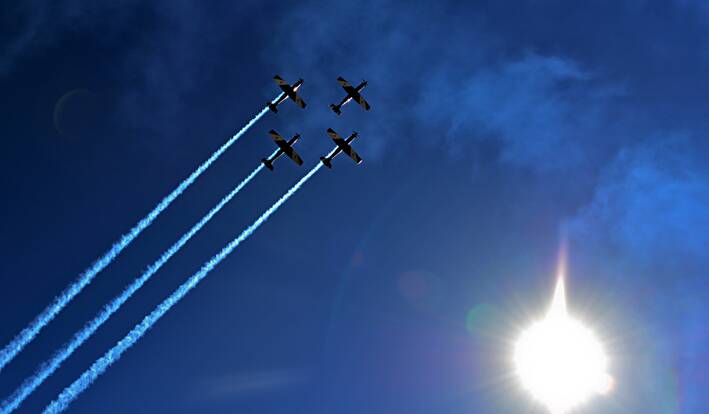 The Roulettes fly over Hartley. Photos: Cindy Waldron, Blue Mountains Lithgow & Oberon Tourism