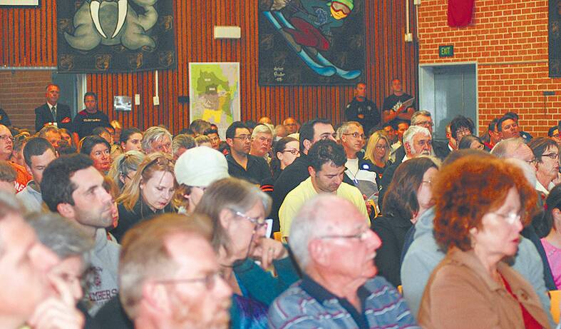 A Rural Fire Service organised community meeting held last week at Winmalee to  discuss the fire situation in Winmalee and Yellow Rock was well attended.