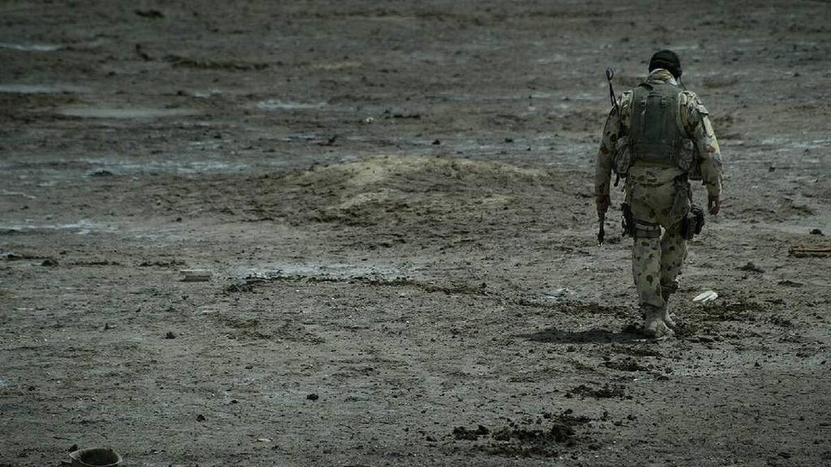 An Australian navy clearance diver walks towards a landmine in Southern Iraq. 26th April 2003. Photo: Kate Geraghty